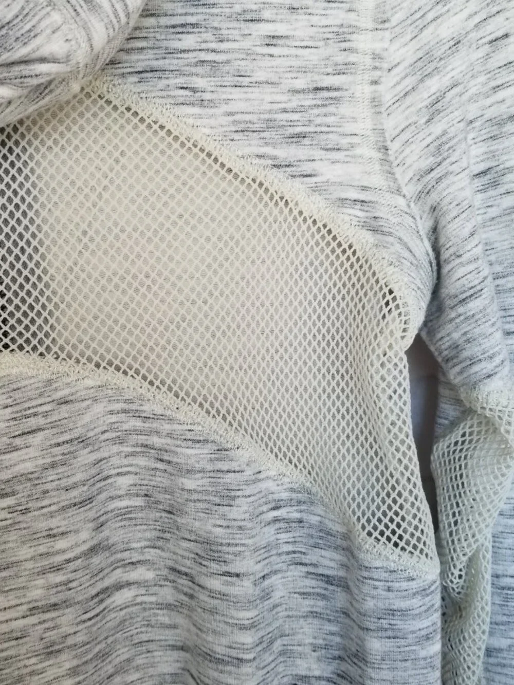 FP Movement Gray Hoodie Markle Mesh Half-Zip Sweatshirt Size Medium Zip Pockets
